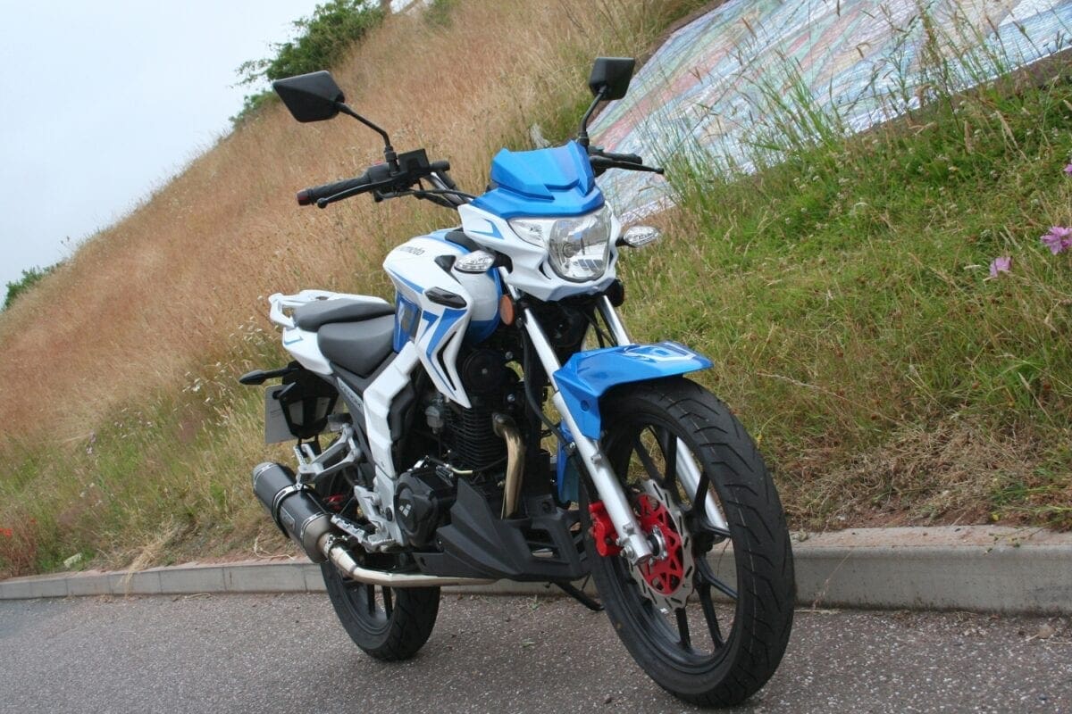 First ride Lexmoto Venom 125 on2wheels