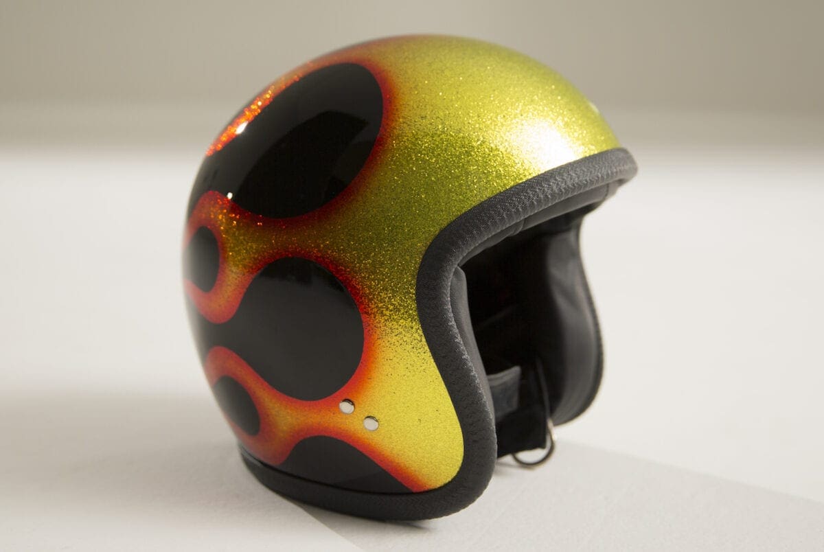 Video Evolution of the motorcycle helmet on2wheels