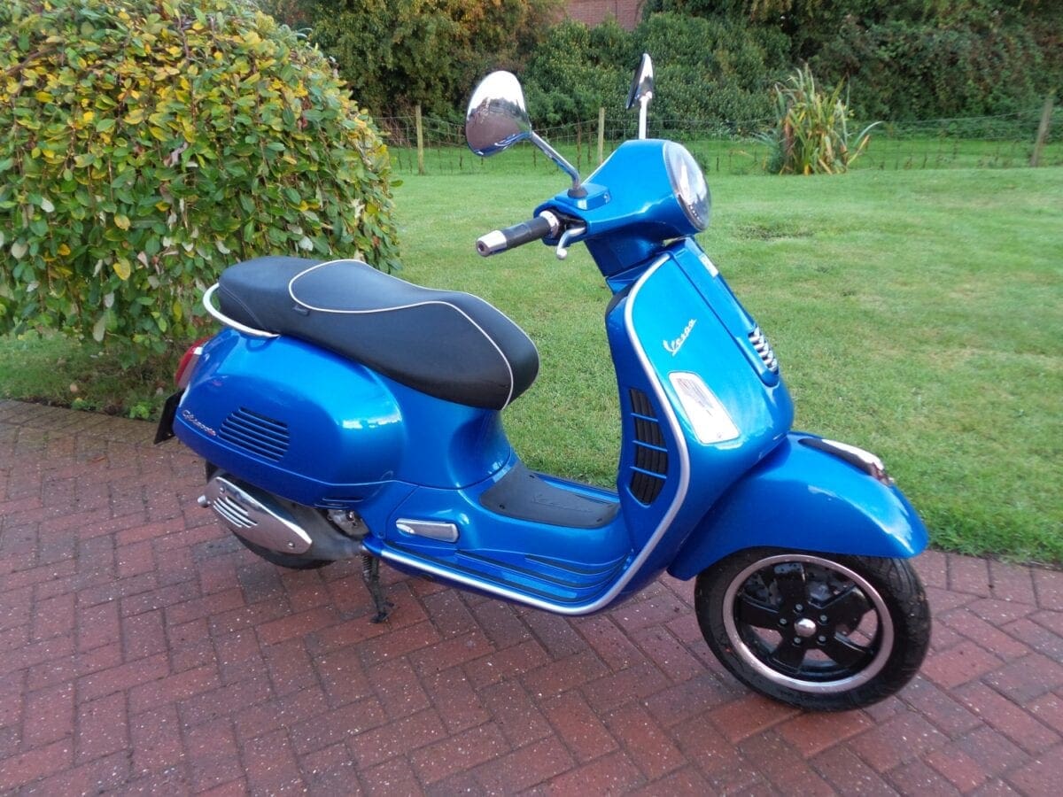 042-vespa-gts300-filler